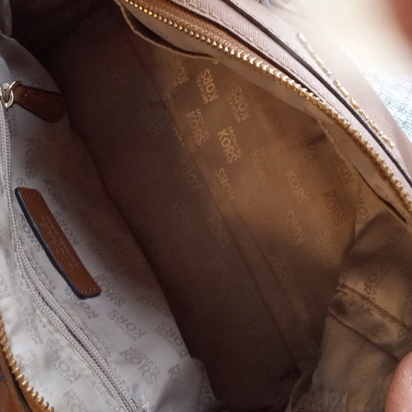 Michael Kors Camel Tan Handbag With Crossbody Strap - Picture 12 of 13